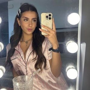 Meet your Posher, Alicia